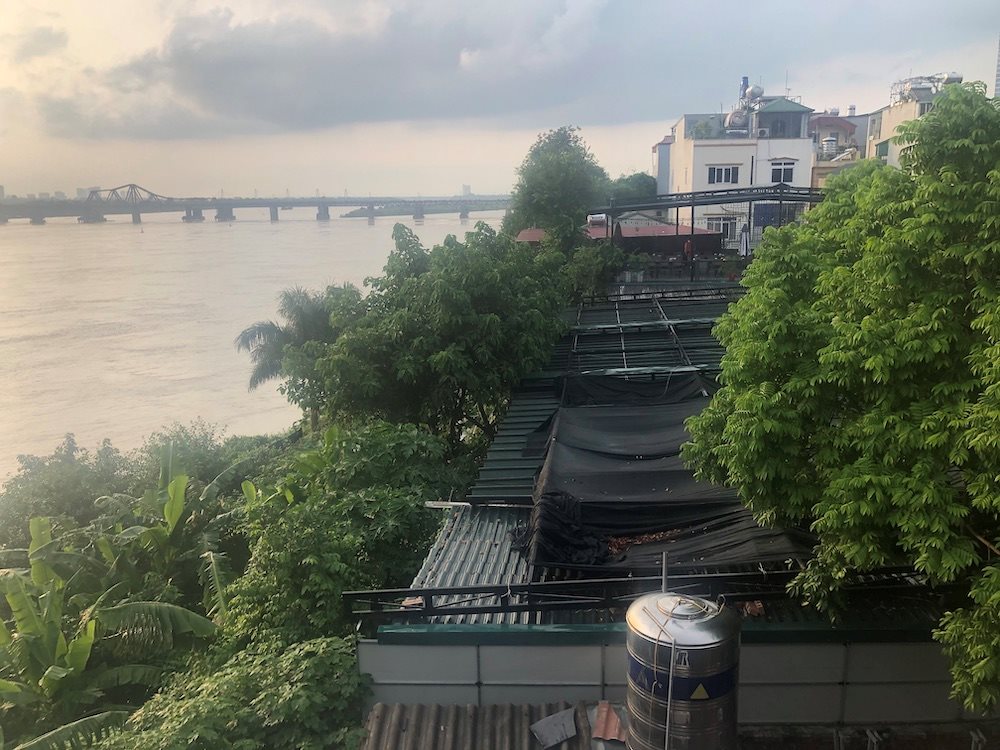Long Biên - Hà Nội: Ngang nhiên xây dựng nhà hàng trên hàng lang thoát lũ sông Hồng